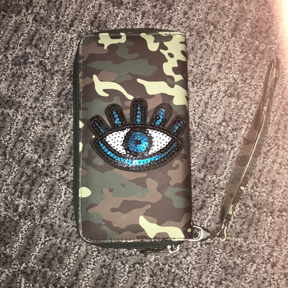 Claire’s Wrist Wallet